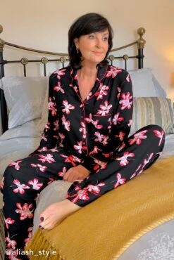 Pour Moi Luxe Woven Twill Pyjama Set - Black/Red